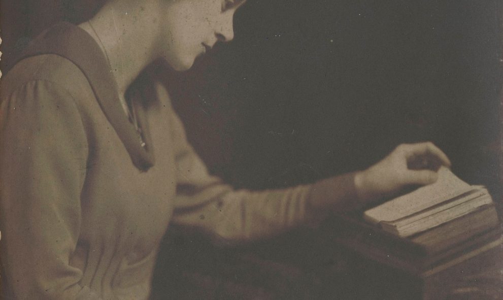 Gwyneth Bebb reading
